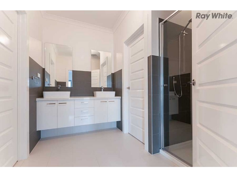 30 Adams Drive, Plumpton VIC 3335