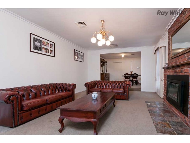 8 Lady Nelson Way, Taylors Lakes VIC 3038