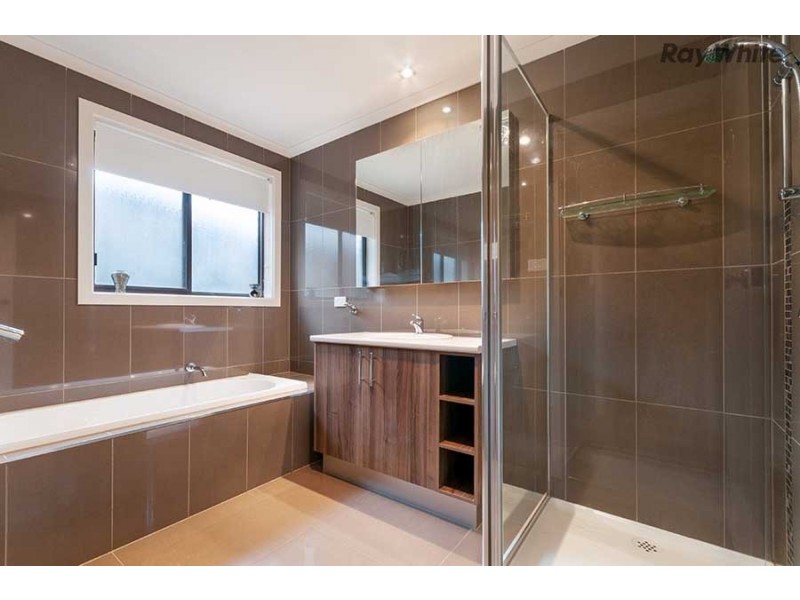 8 Lady Nelson Way, Taylors Lakes VIC 3038