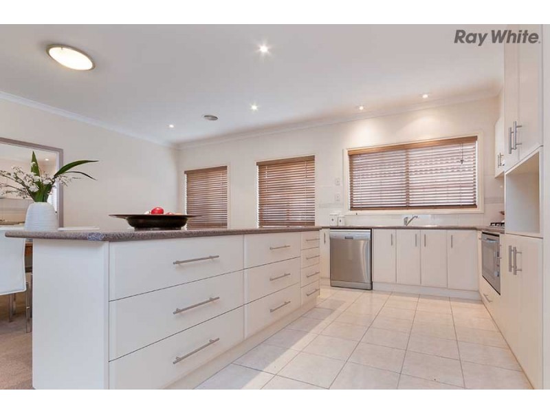 15 Kamo Court, Taylors Lakes VIC 3038