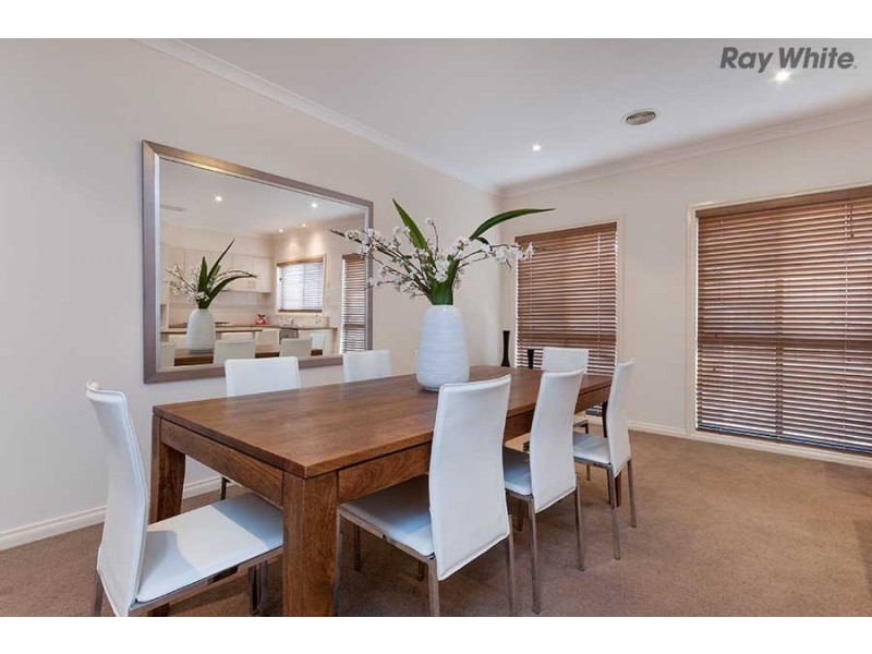 15 Kamo Court, Taylors Lakes VIC 3038