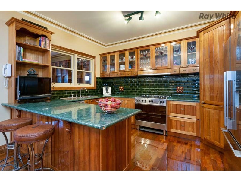 12 Clifton Court, Taylors Lakes VIC 3038