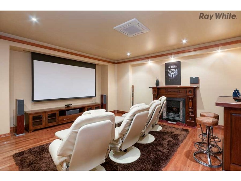 12 Clifton Court, Taylors Lakes VIC 3038