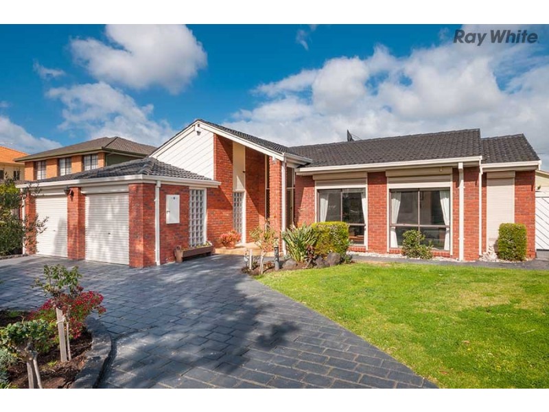 19 Tintaldra Drive, Taylors Lakes VIC 3038