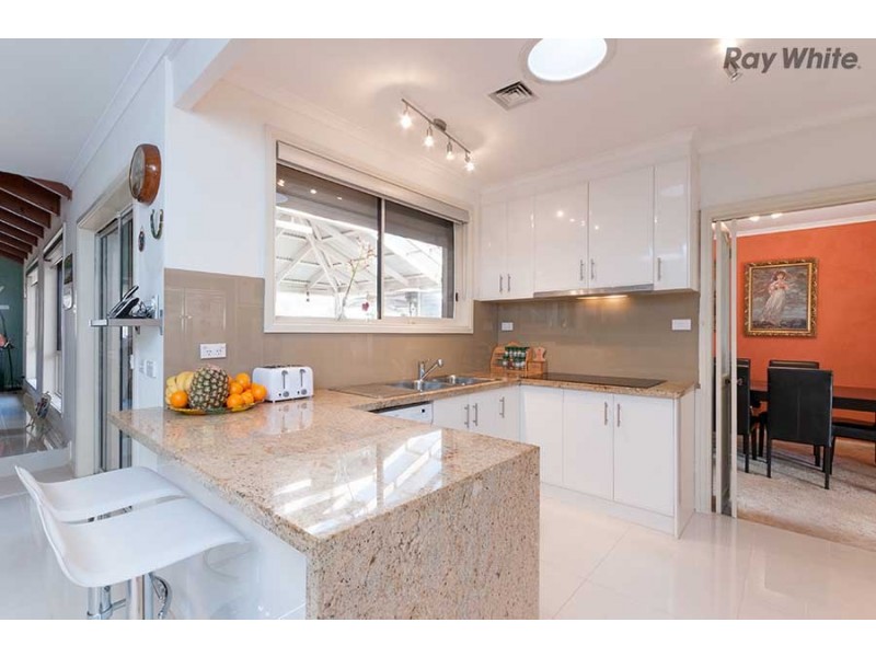 19 Tintaldra Drive, Taylors Lakes VIC 3038