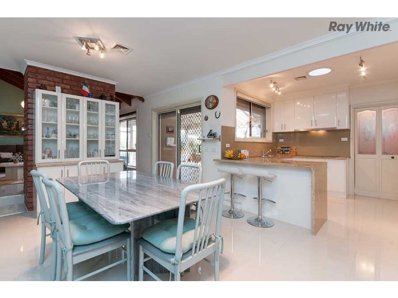 19 Tintaldra Drive, Taylors Lakes VIC 3038