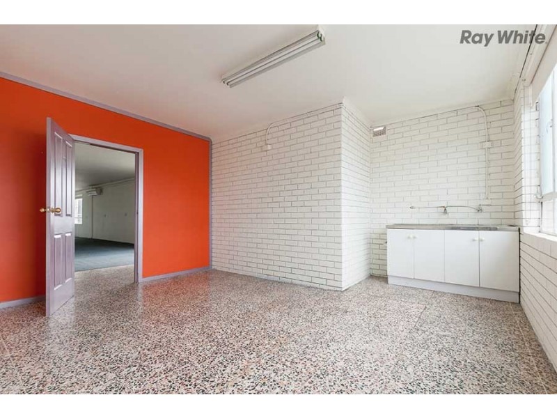 21a Sun Crescent, Sunshine VIC 3020