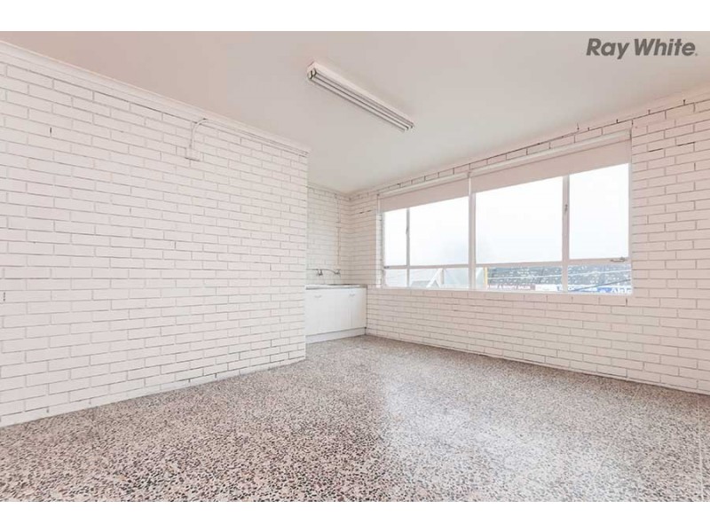 21a Sun Crescent, Sunshine VIC 3020