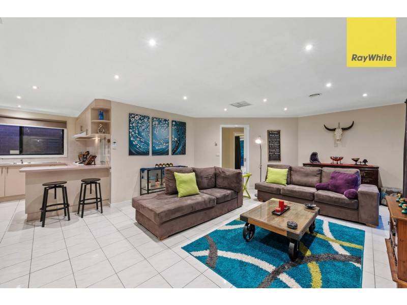 4 Alexander Close, Delahey VIC 3037