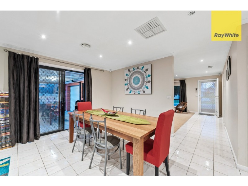 4 Alexander Close, Delahey VIC 3037