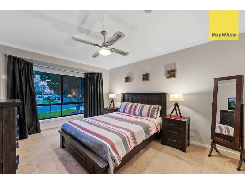 4 Alexander Close, Delahey VIC 3037