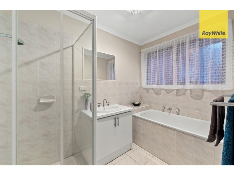 4 Alexander Close, Delahey VIC 3037