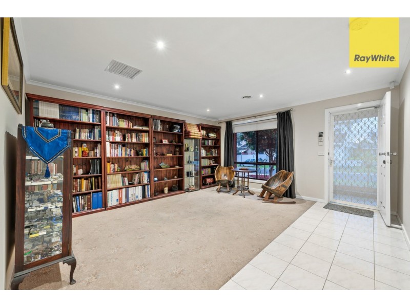 4 Alexander Close, Delahey VIC 3037