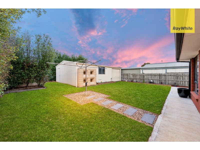 4 Alexander Close, Delahey VIC 3037