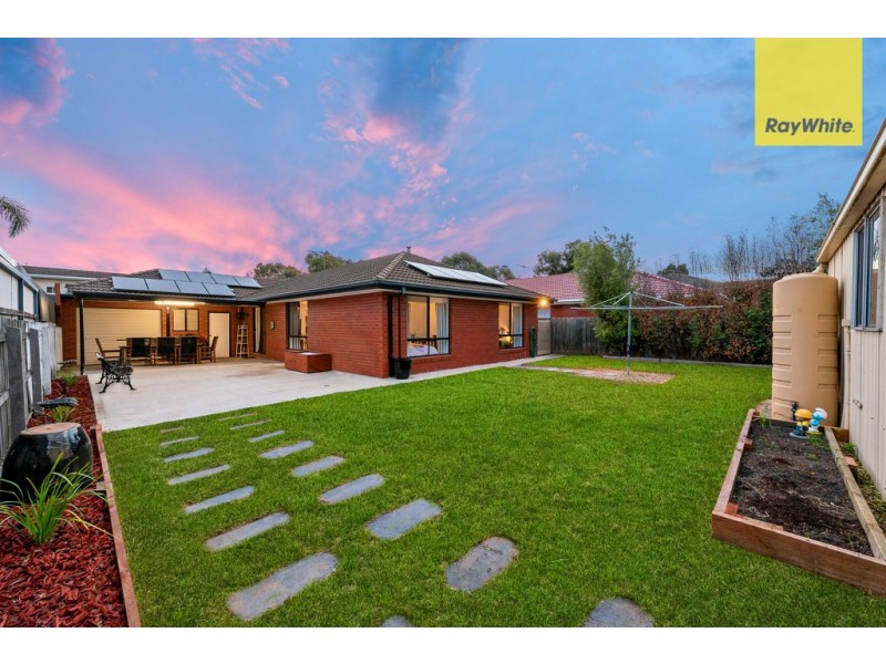 4 Alexander Close, Delahey VIC 3037