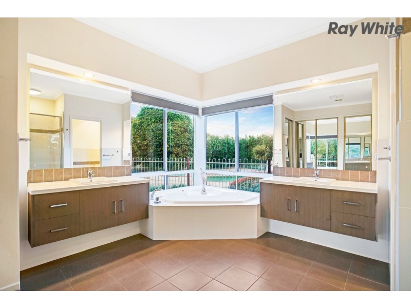 15 Gooch Close, Sydenham VIC 3037