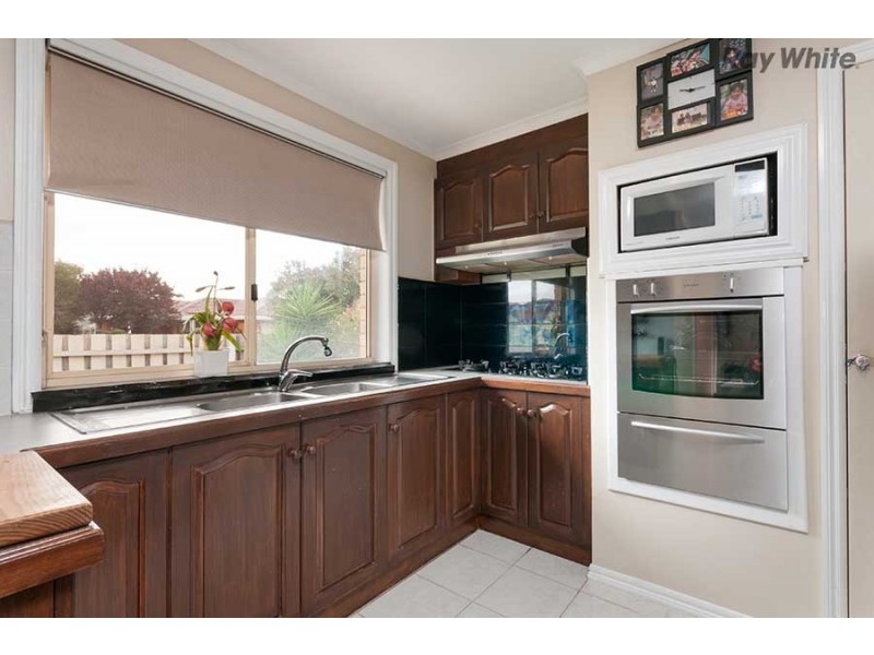 2 Chelmsford Crescent, St Albans VIC 3021