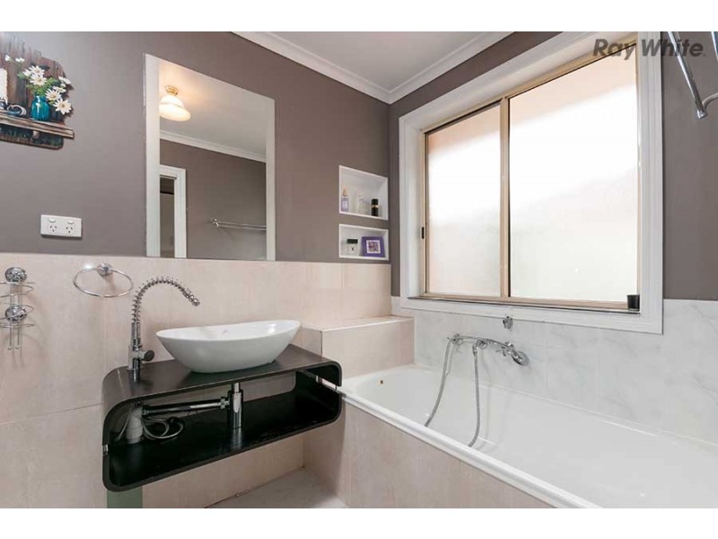 2 Chelmsford Crescent, St Albans VIC 3021