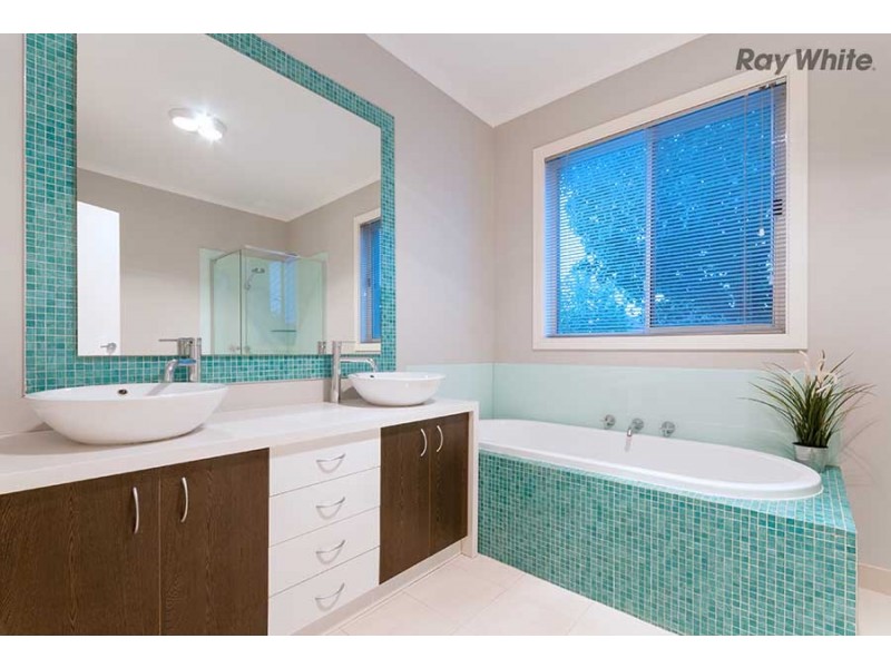 1 Brighton Place, Taylors Hill VIC 3037