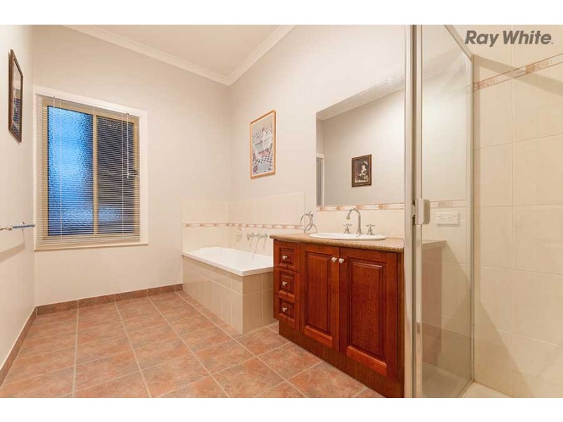 39 Domain Way, Taylors Hill VIC 3037
