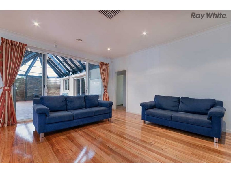 9 Andrea Court, Taylors Lakes VIC 3038