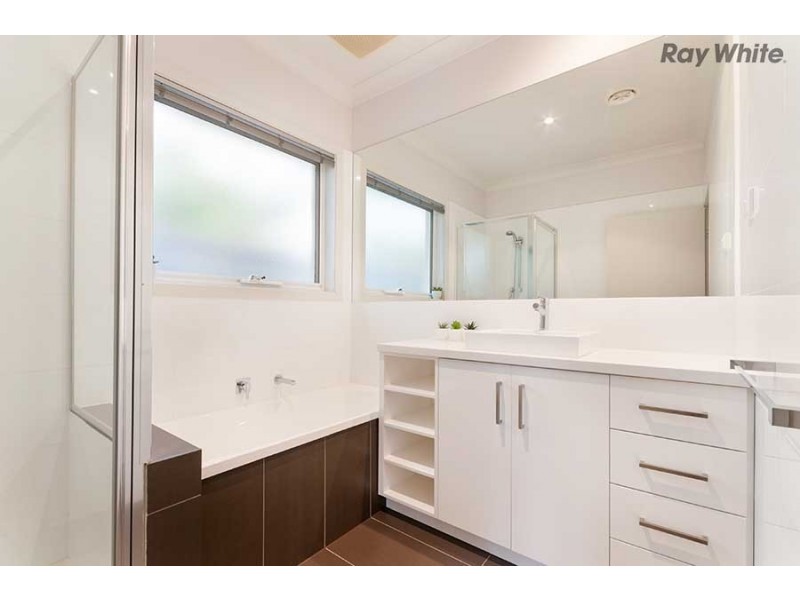 9 Andrea Court, Taylors Lakes VIC 3038