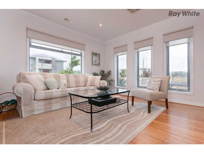 2 Brunton Avenue, Caroline Springs VIC 3023
