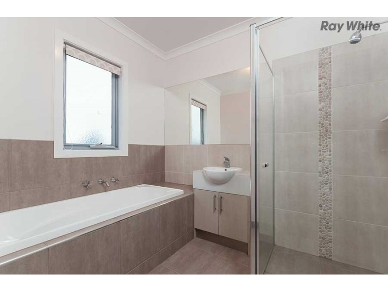 2 Brunton Avenue, Caroline Springs VIC 3023