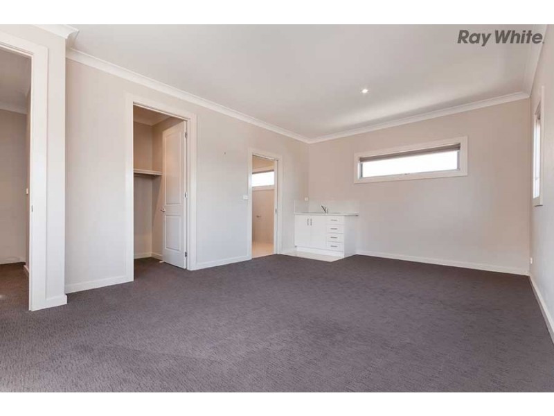 21 The Esplanade, Caroline Springs VIC 3023