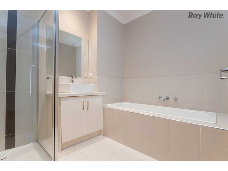 21 The Esplanade, Caroline Springs VIC 3023