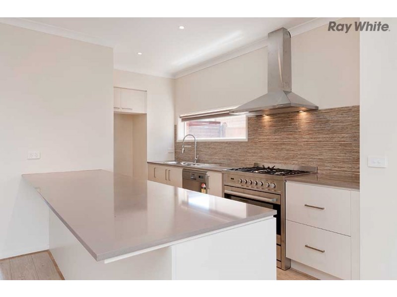 18 Sedgeman Street, Plumpton VIC 3335