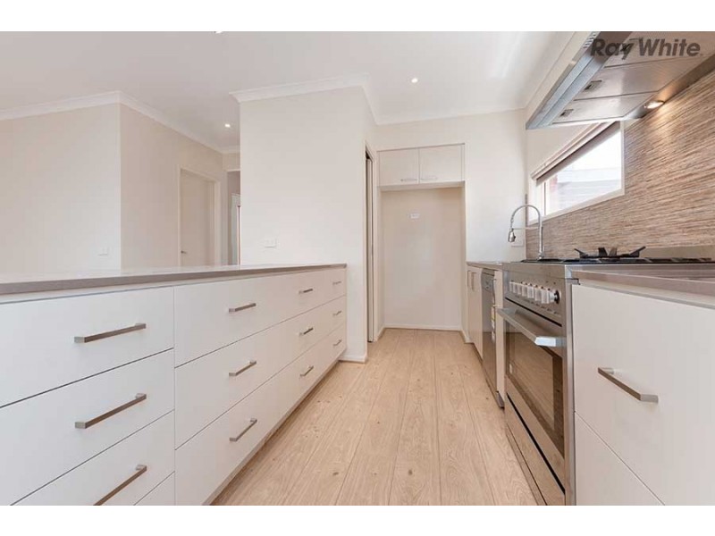 18 Sedgeman Street, Plumpton VIC 3335