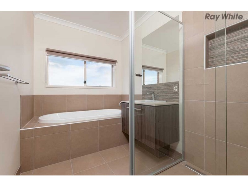 18 Sedgeman Street, Plumpton VIC 3335