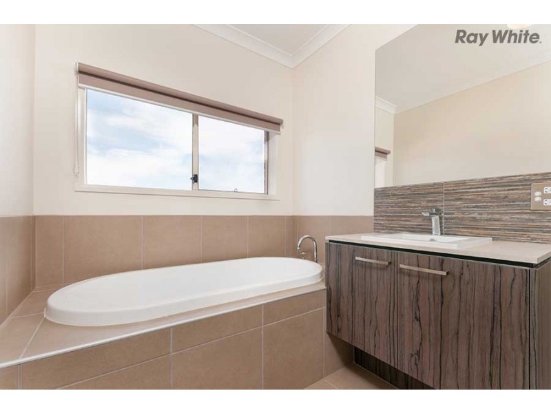 18 Sedgeman Street, Plumpton VIC 3335