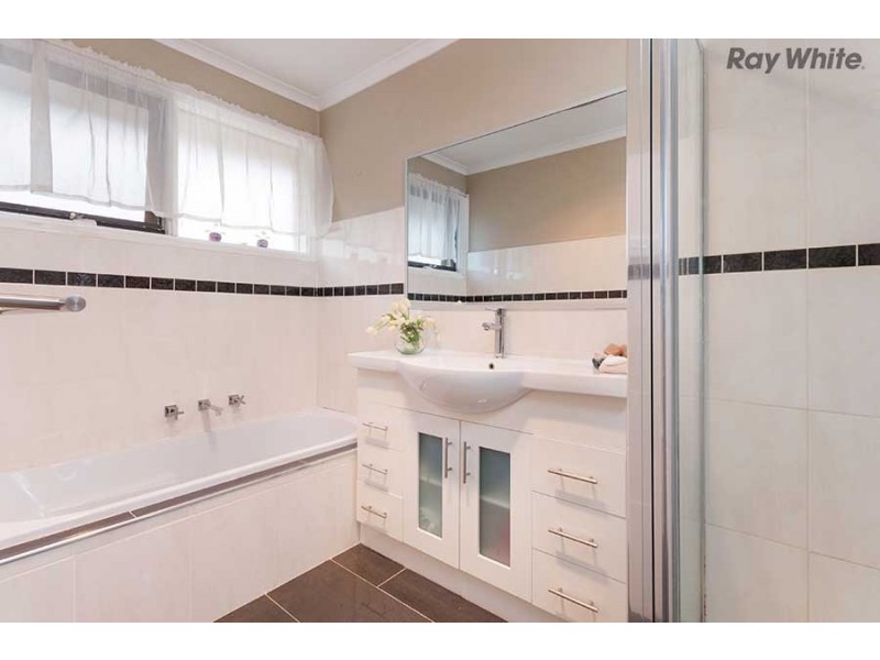 17 Prospect Drive, Keilor East VIC 3033