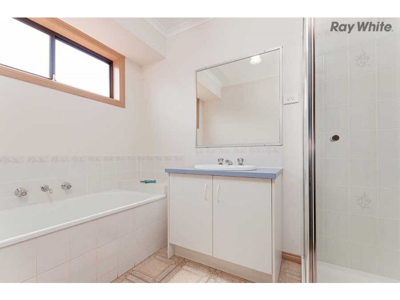 24 Longhurst Crescent, Hillside VIC 3037