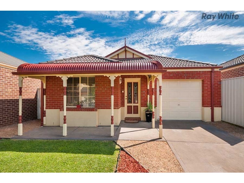 12 Hunts Cross Way, Caroline Springs VIC 3023