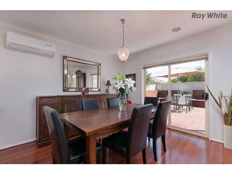 12 Hunts Cross Way, Caroline Springs VIC 3023