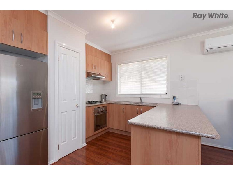 12 Hunts Cross Way, Caroline Springs VIC 3023