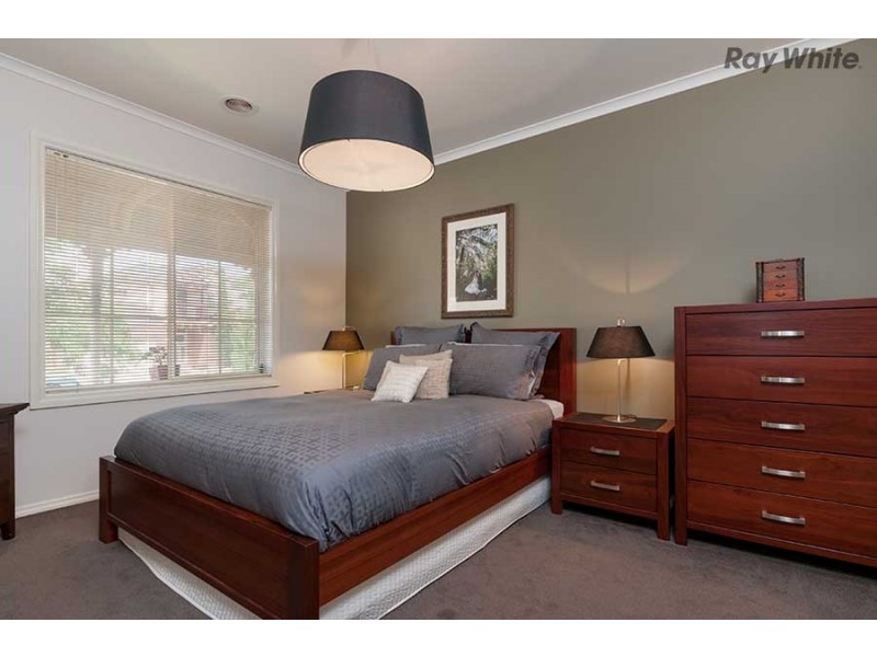 12 Hunts Cross Way, Caroline Springs VIC 3023