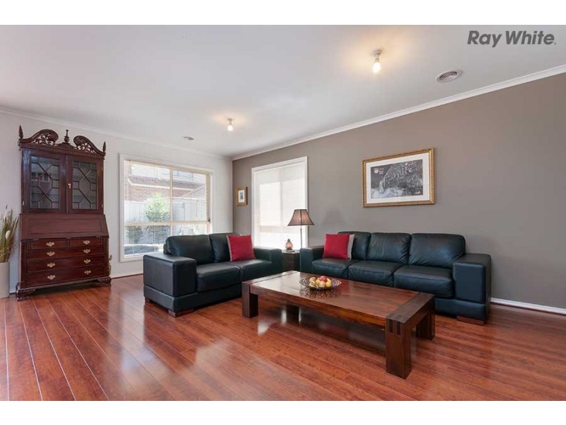 12 Hunts Cross Way, Caroline Springs VIC 3023