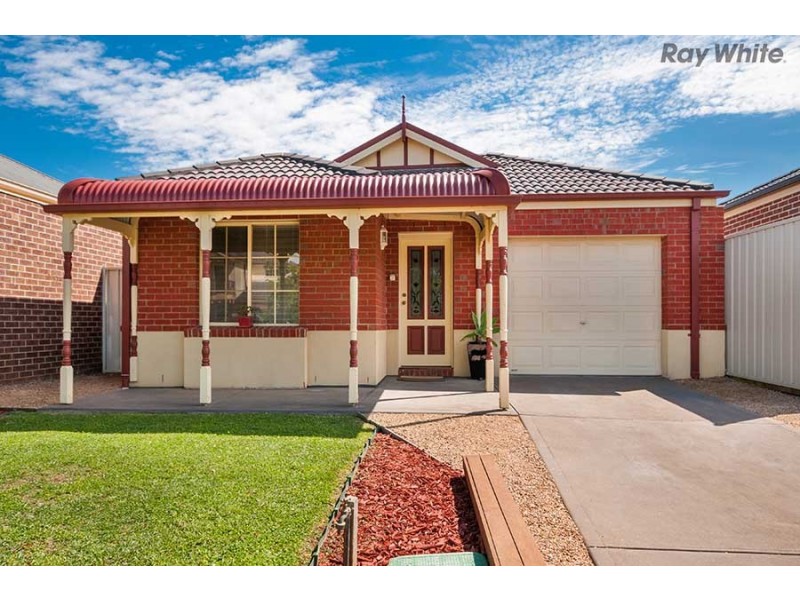 12 Hunts Cross Way, Caroline Springs VIC 3023