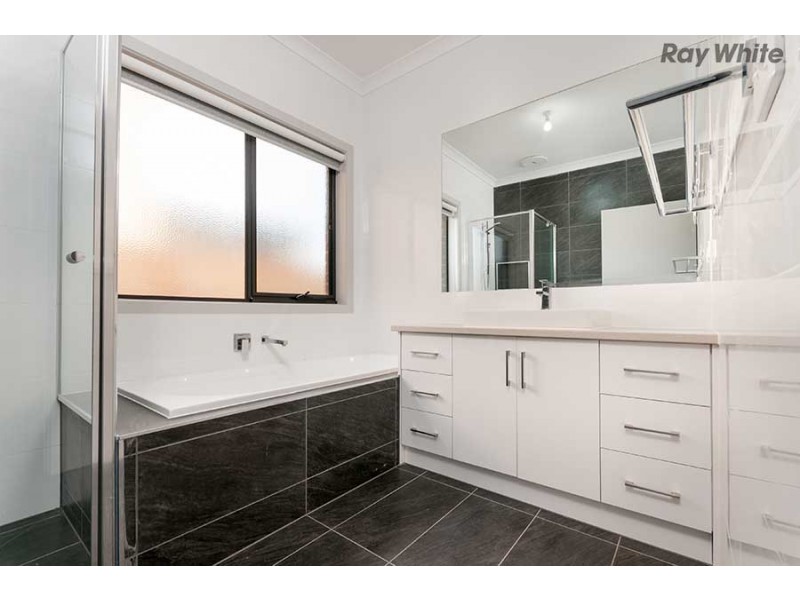 20 Litchfield Way, Taylors Hill VIC 3037