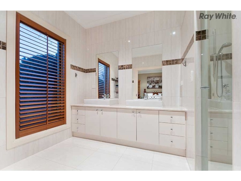 11 Oxford Drive, Hillside VIC 3037