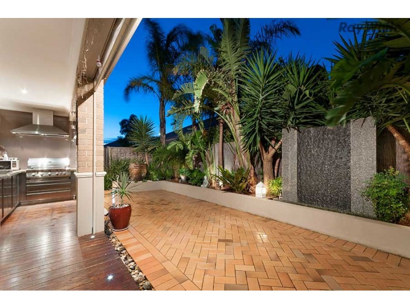 11 Oxford Drive, Hillside VIC 3037