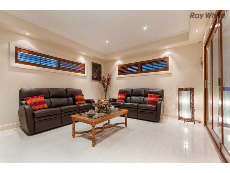 11 Oxford Drive, Hillside VIC 3037