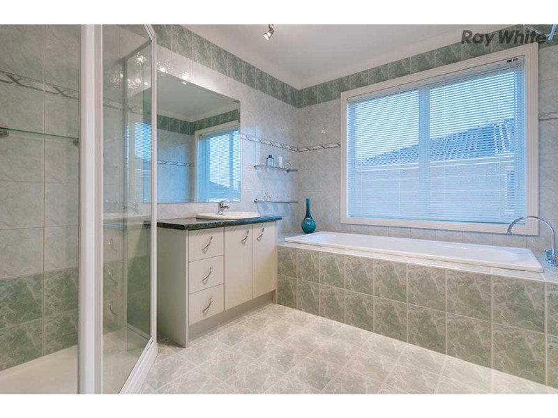 27 Botanic Drive, Hillside VIC 3037