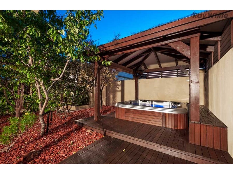 27 Botanic Drive, Hillside VIC 3037