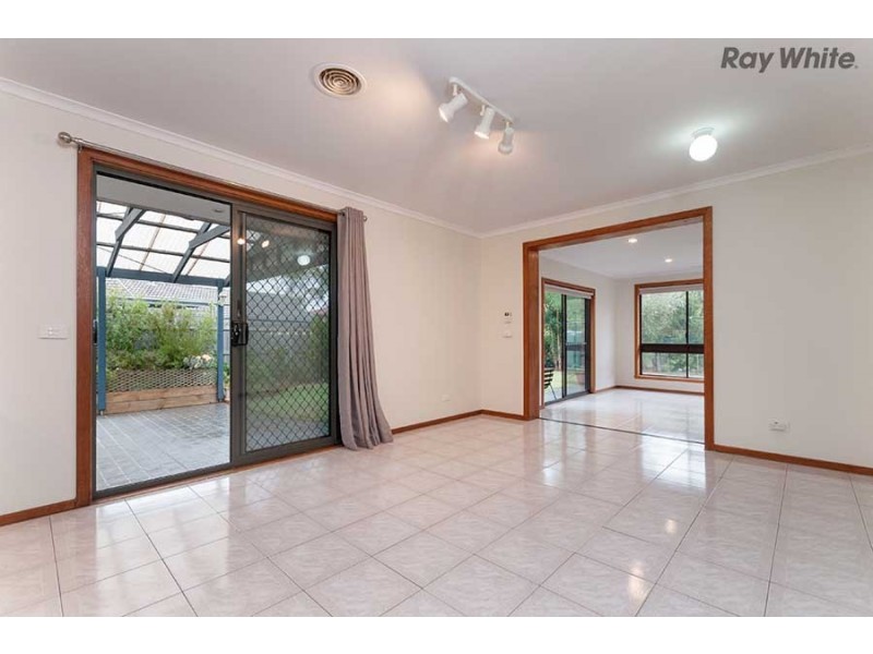 33 Prince Albert Crescent, Taylors Lakes VIC 3038