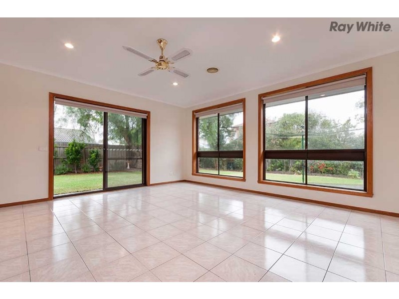 33 Prince Albert Crescent, Taylors Lakes VIC 3038